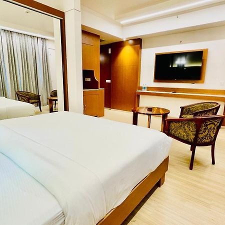 Neel Skye - Couple Friendly - Dlf My Pad, Gomtinagar , Lucknow Lejlighedshotel Eksteriør billede