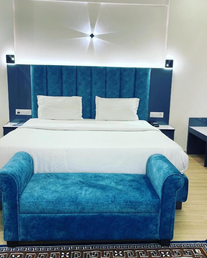 Neel Skye - Couple Friendly - Dlf My Pad, Gomtinagar , Lucknow Lejlighedshotel Eksteriør billede