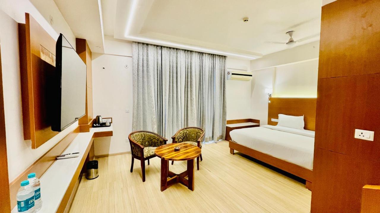 Neel Skye - Couple Friendly - Dlf My Pad, Gomtinagar , Lucknow Lejlighedshotel Eksteriør billede